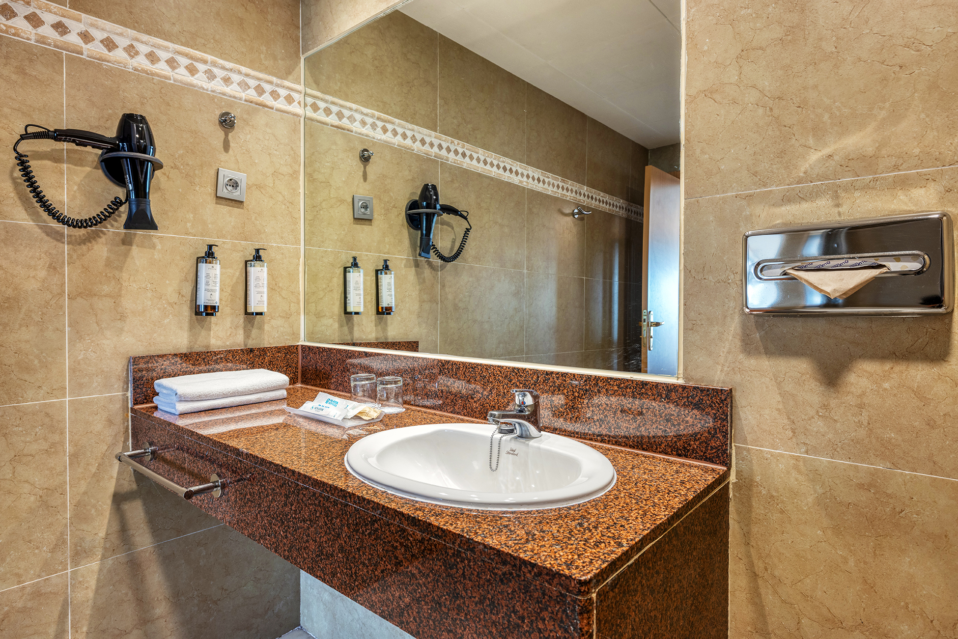 006_alta_playacartaya Junior Suite.jpg